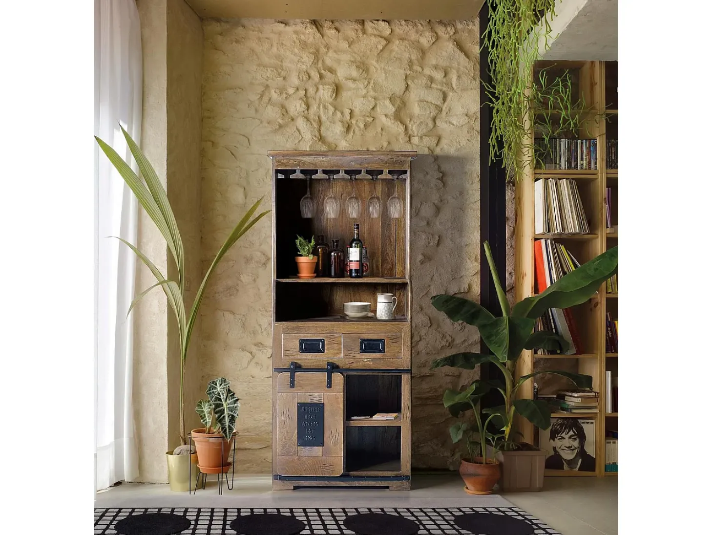 Botellero estilo industrial en madera de mango y metal