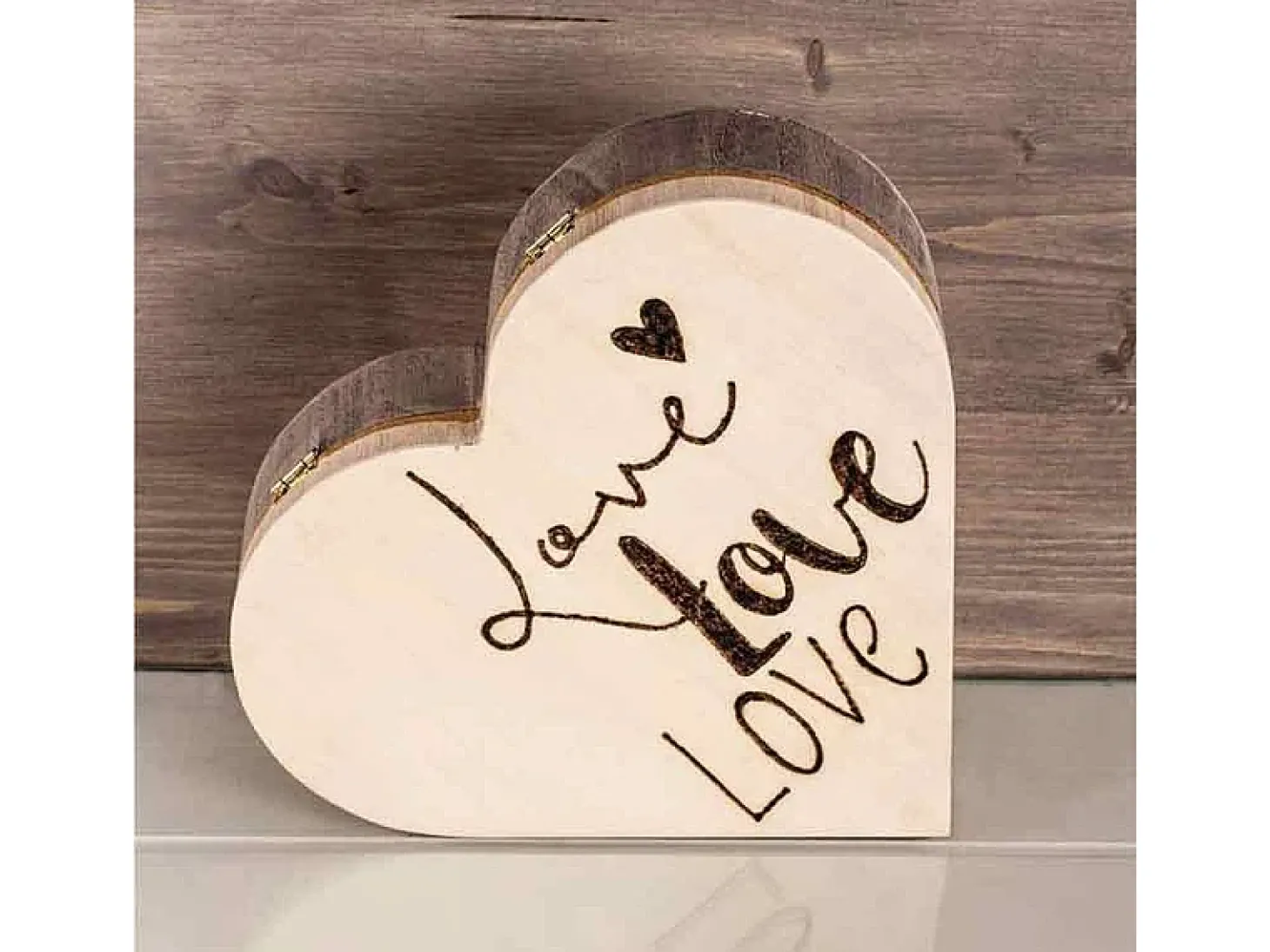 Caja de madera forma corazón 25.3 x 24 x 6 cm