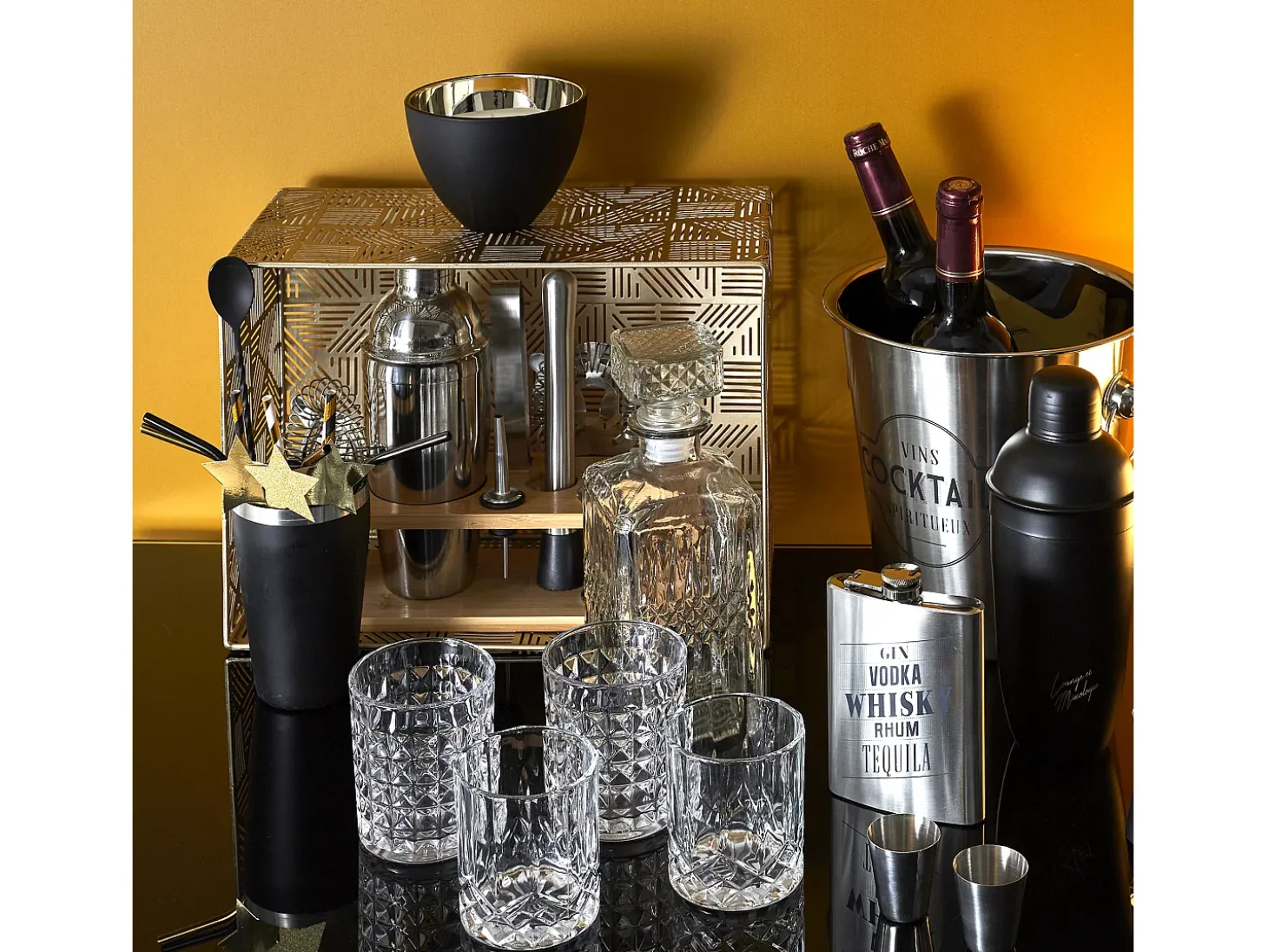 Caja de whisky con botella y 4 vasos