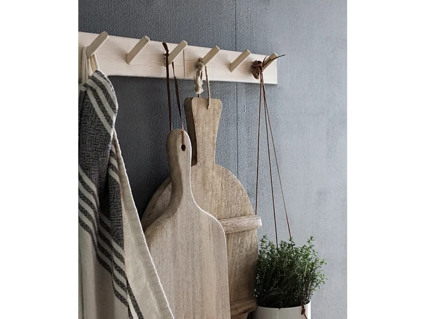 Colgador de pared de madera maciza en tono natural de 26x5cm - KATE - DECOWOOD