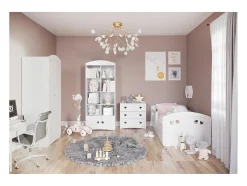 Librería infantil blanca decorada con corazones Myra
