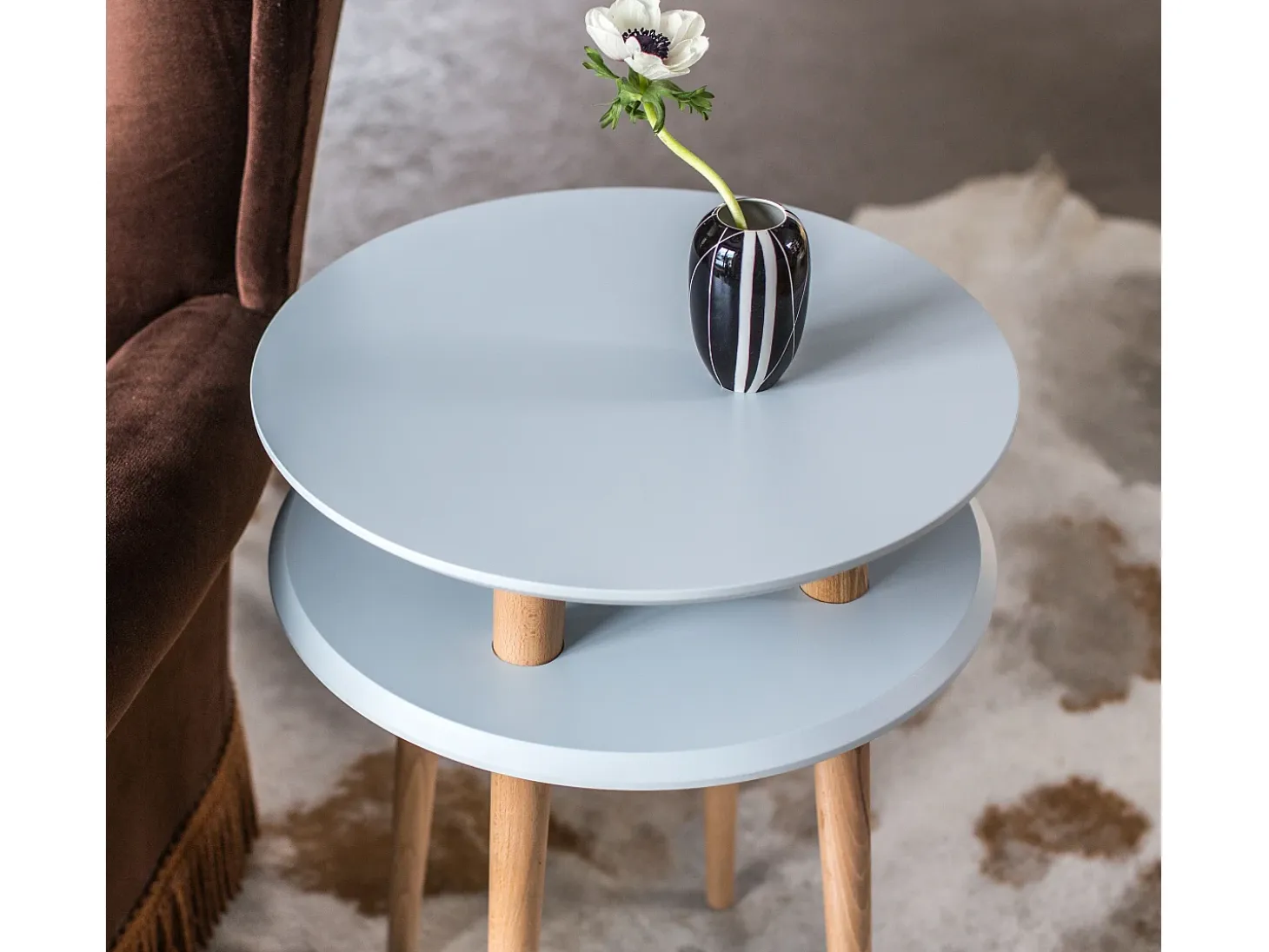 Mesa auxiliar de dos niveles diámetro 45 cm x altura 61 cm Ufo Blanco
