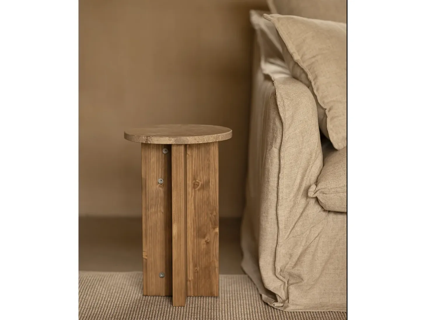 Mesa auxiliar de mármol daino reale y patas de madera maciza DECOWOOD de Ø28x45cm - TOSCANA - DECOWOOD