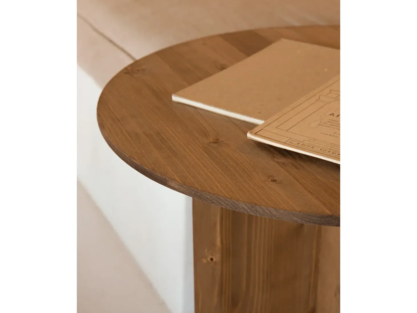 Mesa auxiliar redonda de madera de abeto maciza Decowood en color roble oscuro 50x45cm - BLOOM - DECOWOOD