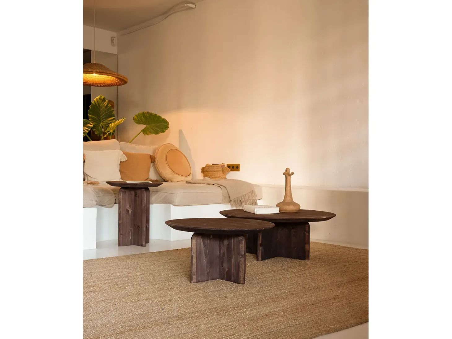 Mesa de centro redonda de madera de abeto maciza Decowood en color nogal de Ø60cm - BLOOM - DECOWOOD