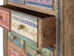 Mueble auxiliar con madera de mango y detalles pintados a mano