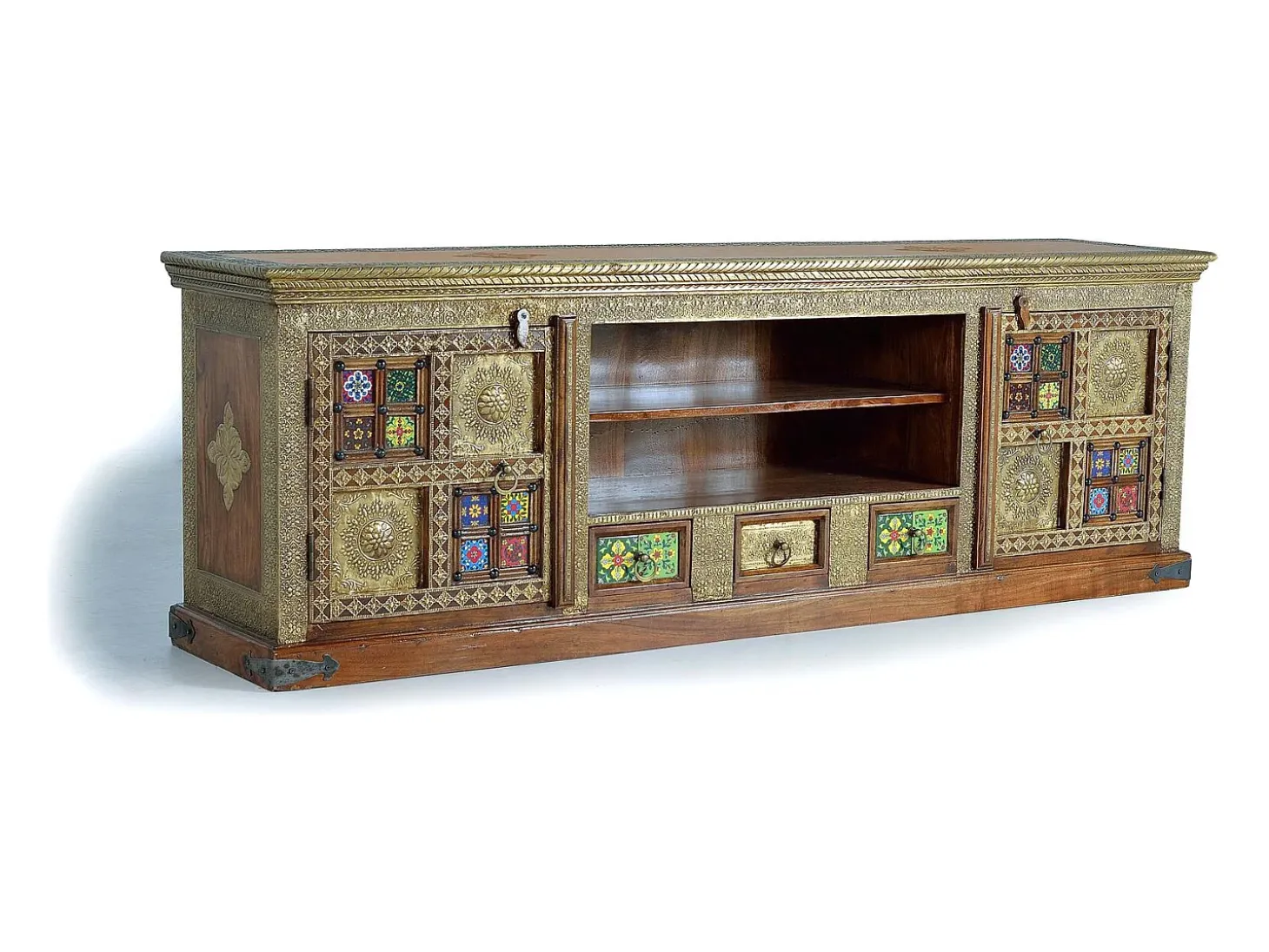 Mueble televisor hecho a mano con detalles de azulejos