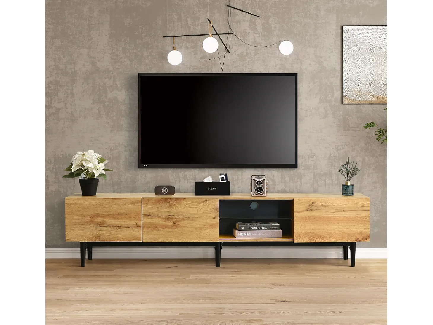Mueble TV con 3 puertas, 2 nichos y LED, cuerpo en madera veteada natural clara, patas negras