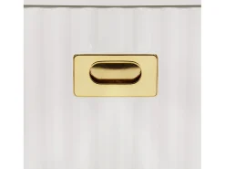 Perchero de entrada con zapatero, ganchos dorados y espacio abierto, blanco
