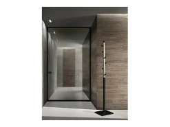 Perchero moderno mod. 428 herrajes en cromo satinado lacado negro, 180 cm(alto)34 cm(ancho