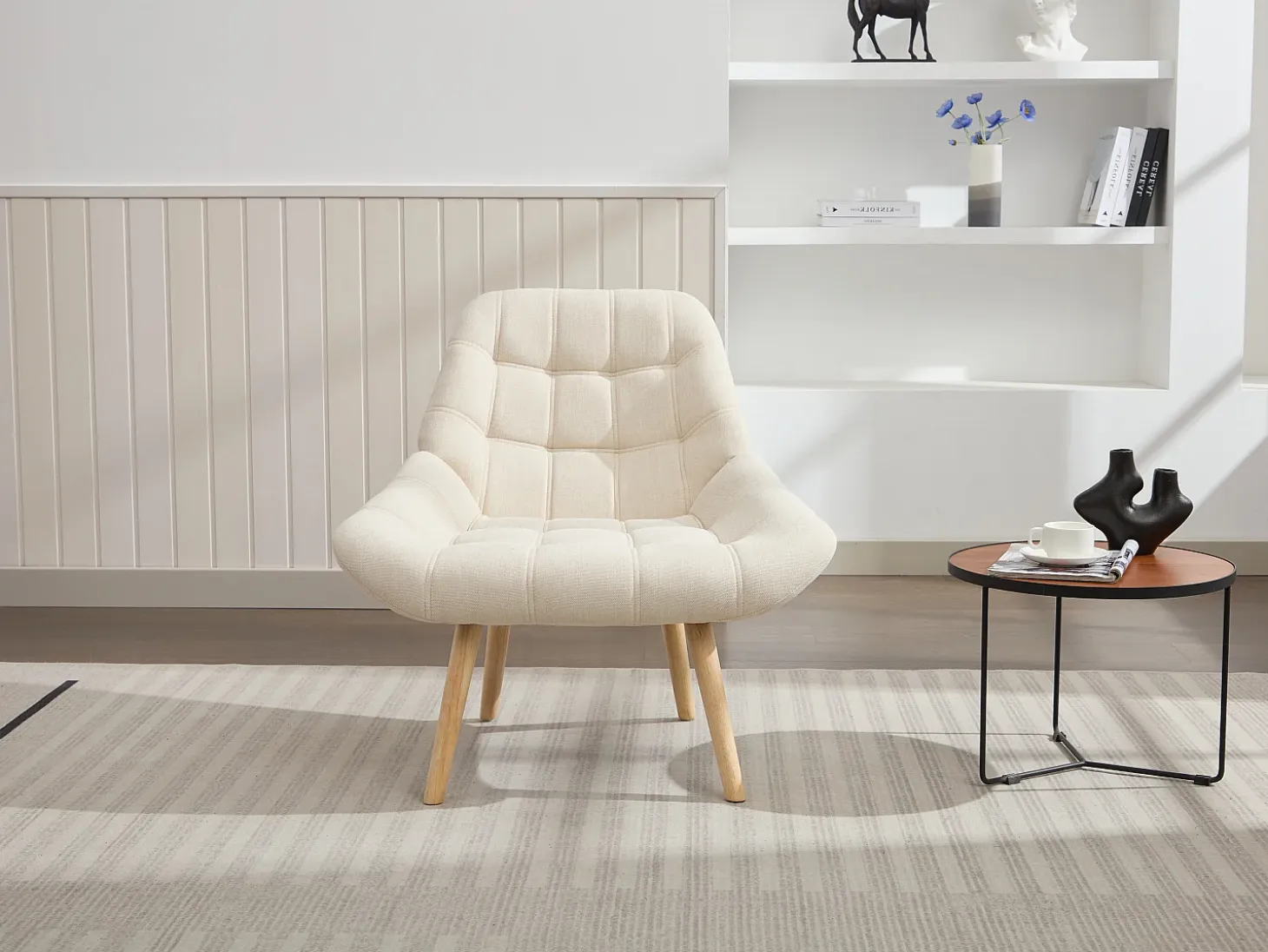 Sillón de tela beige estilo escandinavo capitoné LUOSTO