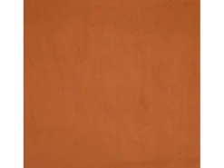 Sillón escandinavo de madera de hevea y terciopelo terracota