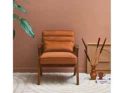 Sillón escandinavo de madera de hevea y terciopelo terracota