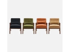 Sillón escandinavo de madera de hevea y terciopelo camel
