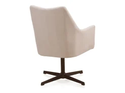 Sillón giratorio tapizado en color crema y patas metálicas