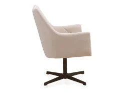 Sillón giratorio tapizado en color crema y patas metálicas