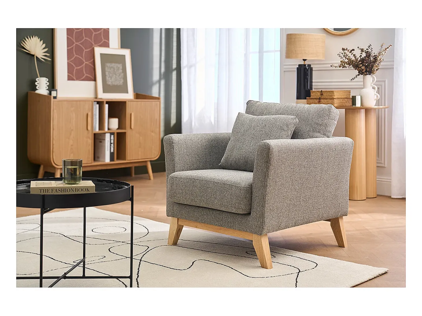 Sillón nórdico gris claro patas madera clara OSLO