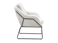 Sillón tapizado color blanco con patas metálicas negras