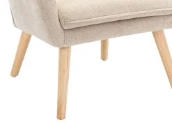 Sillón tapizado de tela de color beige. Estilo escandinavo. SERINO
