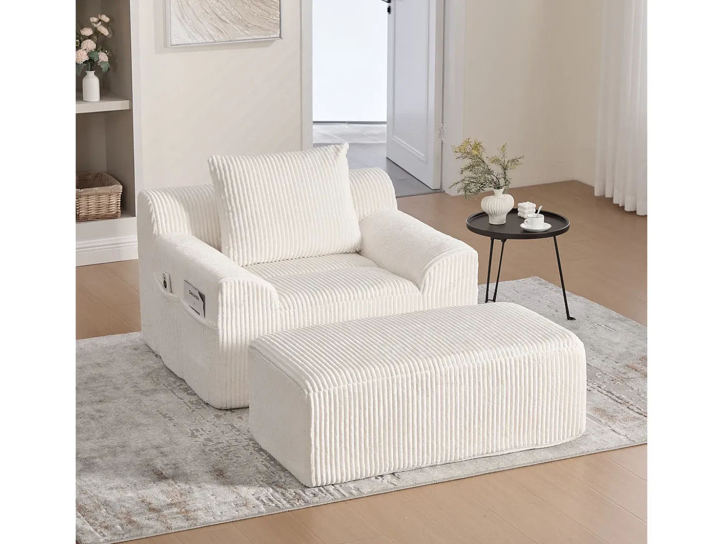 Sillón tapizado en pana con estribo, bolsillos laterales y cojines - Beige