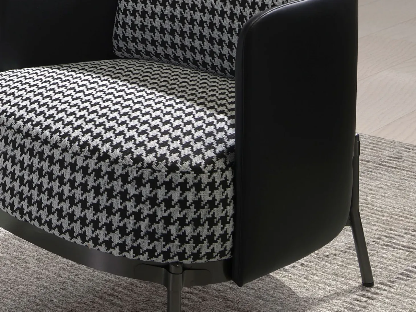 Sillón tela blanca y negra y polipiel negro 5139 ANGEL CERDA