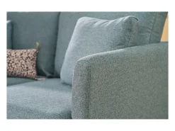 Sofá nórdico 2 plazas desenfundable de tela efecto aterciopelado verde grisáceo y madera clara OSLO