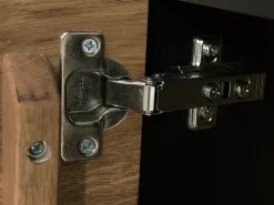 Vitrina 1 puerta en madera de roble miel y acero negro Mazora 67 cm