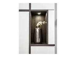 Vitrina colección CRISS + LED. Mueble decorativo, moderno y de diseño para tu sala de estar.