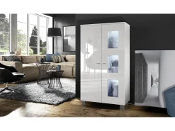 Vladon Vitrina Denjo, Cristalera con 2 Puertas y 3 Estantes de cristal, Blanco mate/Blanco de alto brillo, incluida iluminación LED (71 x 129 x 35 cm)