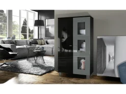 Vladon Vitrina Denjo, Cristalera con 2 Puertas y 3 Estantes de cristal, Negro mate/Negro de alto brillo/Gris de alto brillo (71 x 129 x 35 cm)