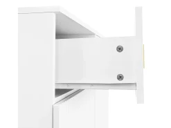 Zapatero blanco con cajones, puertas texturizadas, estantes ajustables, tiradores y patas dorados, diseño elegante