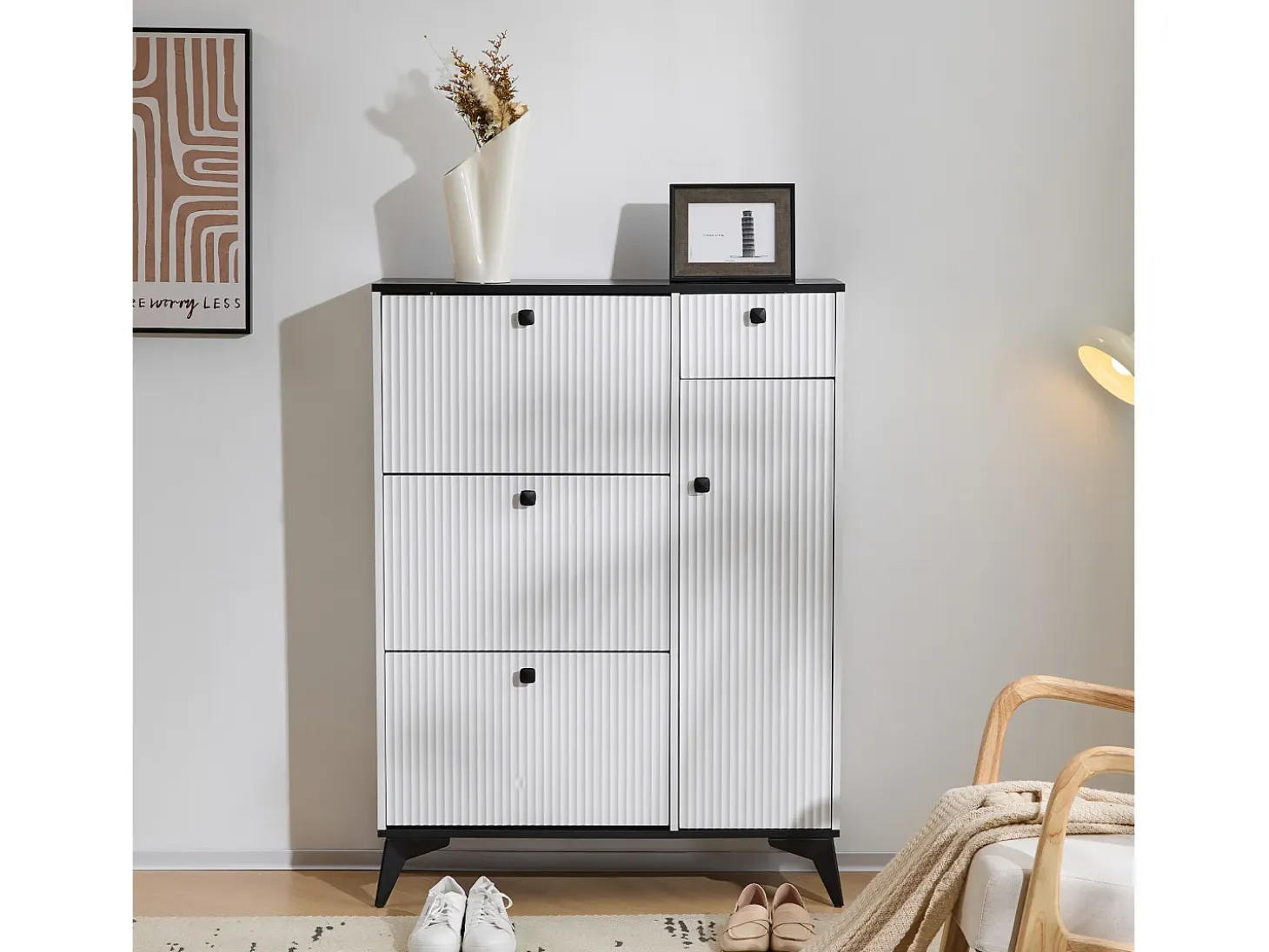 Zapatero con 3 solapas, 1 cajón y 1 puerta - 90 x 25 x 121 cm - Tablero de partículas y metal - Blanco